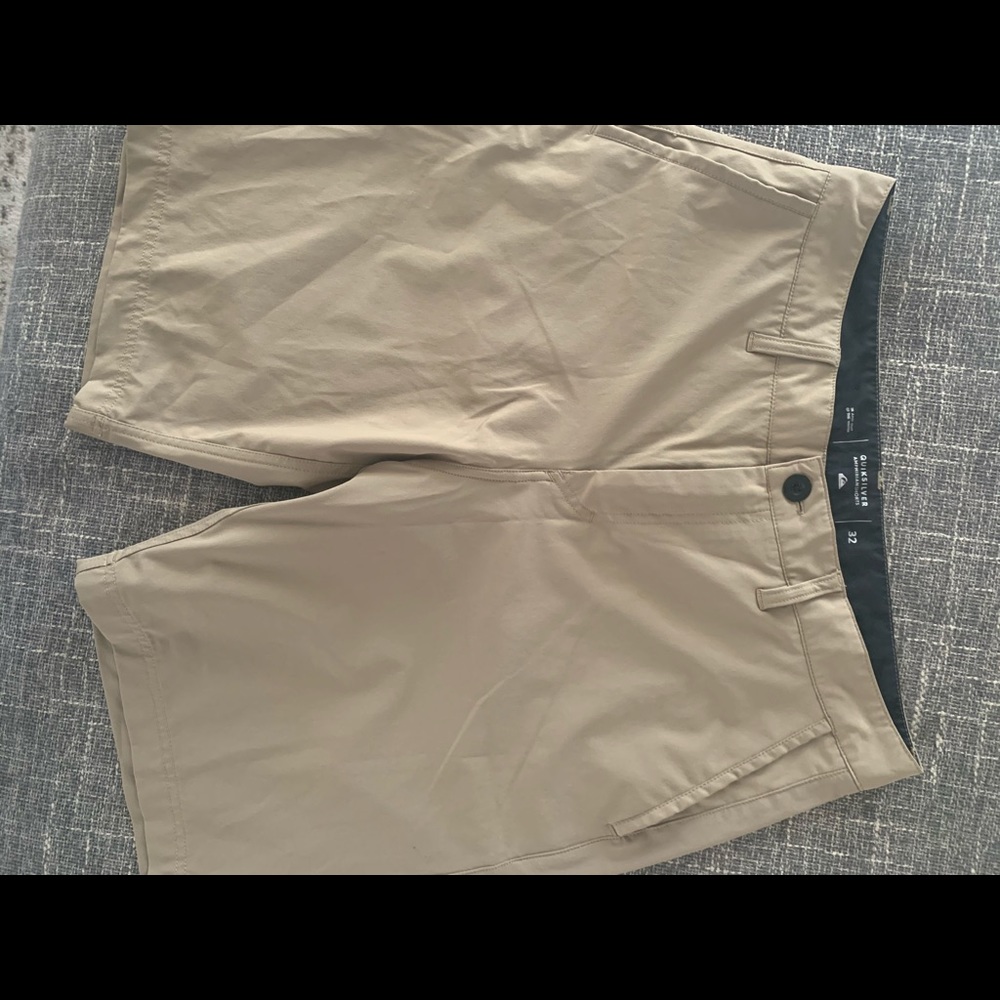 Quicksilver men’s khaki shorts